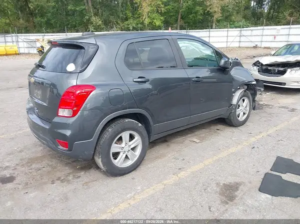 3GNCJNSB3KL196275 — 2019 Chevrolet TRAX, фото 4 с аукциона IAAI, Передняя часть справа