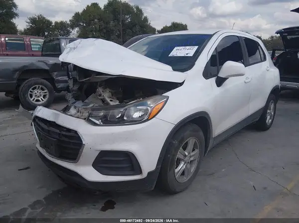 KL7CJKSB4LB315457 — 2020 Chevrolet TRAX, фото 2 с аукциона IAAI, Передняя часть