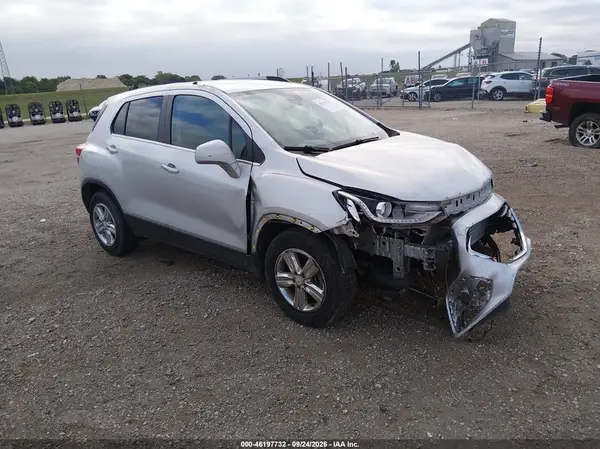 KL7CJLSB2LB008200 — 2020 Chevrolet TRAX, Передняя часть (Front End), фото до ремонта