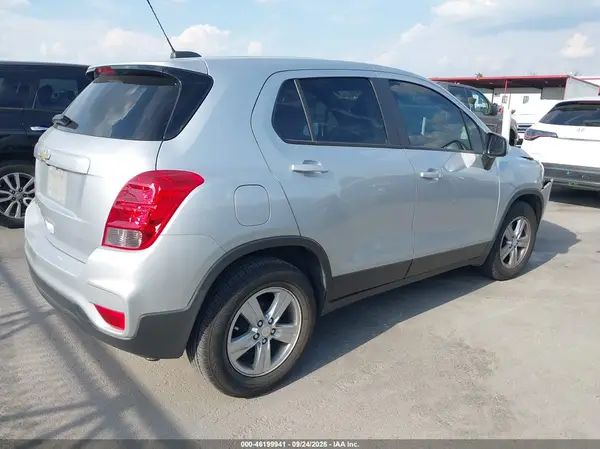 3GNCJKSB1LL296343 — 2020 Chevrolet TRAX, фото 4 с аукциона IAAI, Передняя часть
