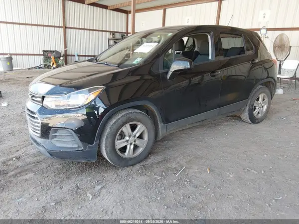 KL7CJKSB5LB053853 — 2020 Chevrolet TRAX, фото 2 с аукциона IAAI, Передняя часть справа