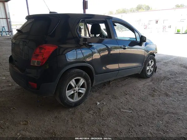 KL7CJKSB5LB053853 — 2020 Chevrolet TRAX, фото 4 с аукциона IAAI, Передняя часть справа