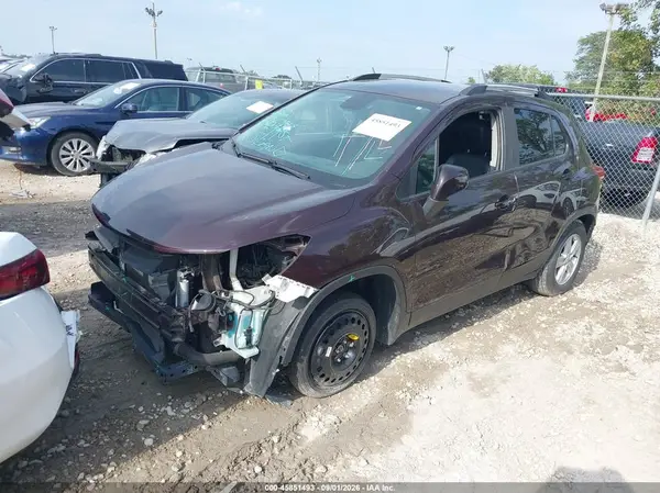 KL7CJLSB0MB319285 — 2021 Chevrolet TRAX, фото 2 с аукциона IAAI 13.10.2026, Передняя часть