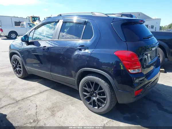 KL7CJLSM2NB512735 — 2022 Chevrolet TRAX, фото 3 с аукциона IAAI 09.10.2026, Правый бок