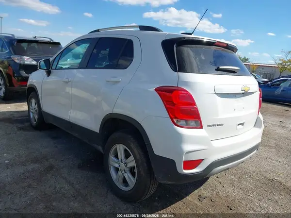 KL7CJPSM1NB567779 — 2022 Chevrolet TRAX, фото 3 с аукциона IAAI, Передняя часть справа
