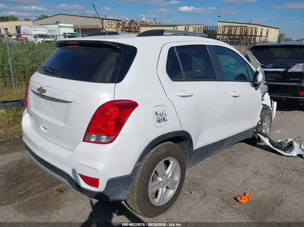 KL7CJPSM1NB567779 — 2022 Chevrolet TRAX, фото 4 с аукциона IAAI, Передняя часть справа