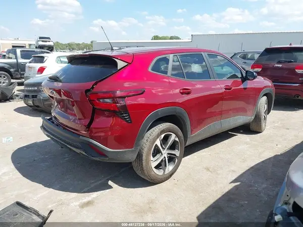 KL77LGE2XRC165555 — 2024 Chevrolet TRAX, фото 4 с аукциона IAAI 14.10.2026, Задняя часть слева