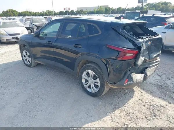 KL77LFE20RC244646 — 2024 Chevrolet TRAX, фото 3 с аукциона IAAI, Задняя часть