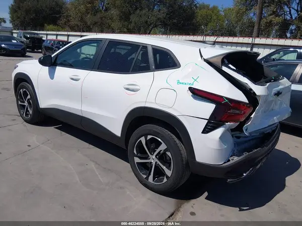 KL77LGE20RC139336 — 2024 Chevrolet TRAX, фото 3 с аукциона IAAI, Задняя часть