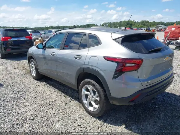 KL77LFEP9SC301573 — 2025 Chevrolet TRAX, фото 3 с аукциона IAAI 05.10.2026, Естественный износ