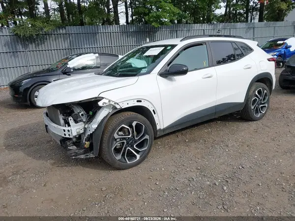 KL77LJEP5SC102992 — 2025 Chevrolet TRAX, фото 2 с аукциона IAAI, Передняя часть