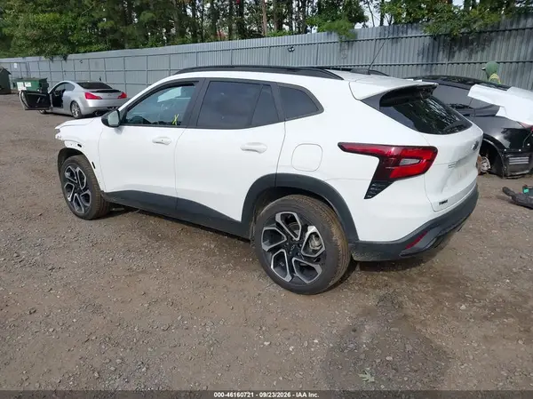 KL77LJEP5SC102992 — 2025 Chevrolet TRAX, фото 3 с аукциона IAAI, Передняя часть