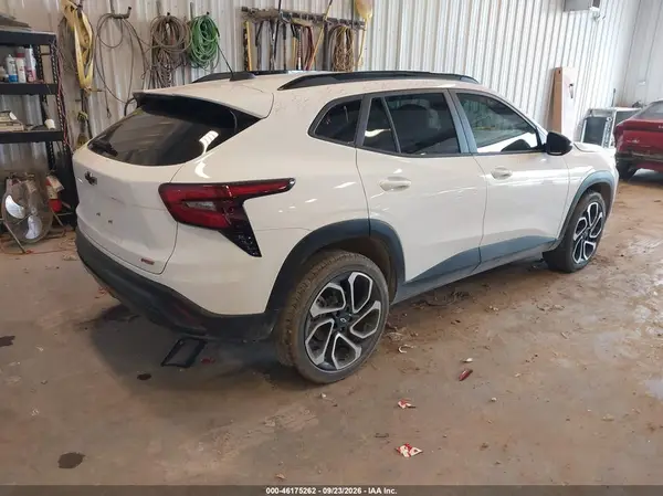 KL77LJEP4SC132078 — 2025 Chevrolet TRAX, фото 4 с аукциона IAAI, Передняя часть слева