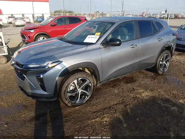 KL77LGEP1SC239995 — 2025 Chevrolet TRAX, фото 2 с аукциона IAAI, Передняя часть