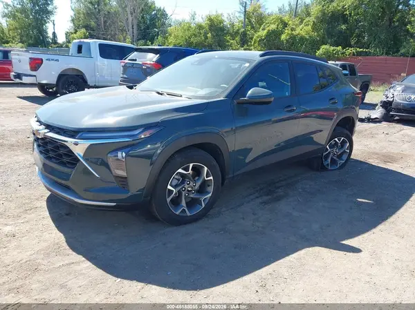 KL77LHEP4SC338042 — 2025 Chevrolet TRAX, фото 2 с аукциона IAAI, Задняя часть слева