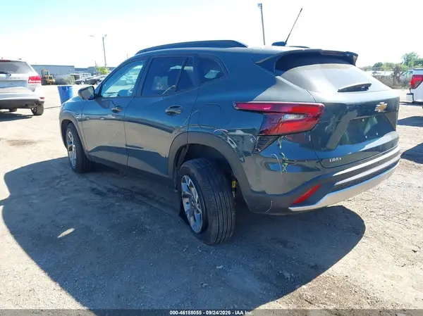 KL77LHEP4SC338042 — 2025 Chevrolet TRAX, фото 3 с аукциона IAAI, Задняя часть слева