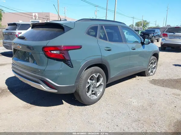 KL77LHEP4SC338042 — 2025 Chevrolet TRAX, фото 4 с аукциона IAAI, Задняя часть слева