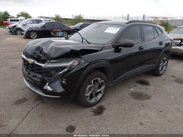 KL77LHEPXSC248703 — 2025 Chevrolet TRAX, фото 2 с аукциона IAAI, Передняя часть слева