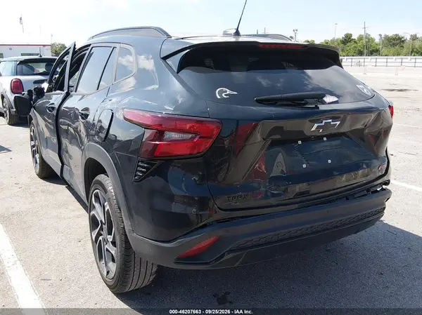KL77LJEP1SC296372 — 2025 Chevrolet TRAX, фото 3 с аукциона IAAI, Левый бок