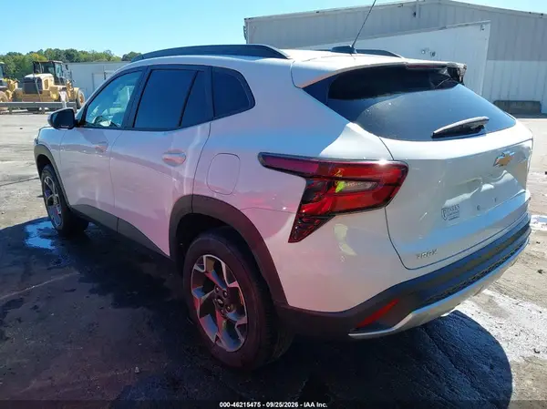 KL77LHEP3SC272924 — 2025 Chevrolet TRAX, фото 3 с аукциона IAAI, Передняя часть справа