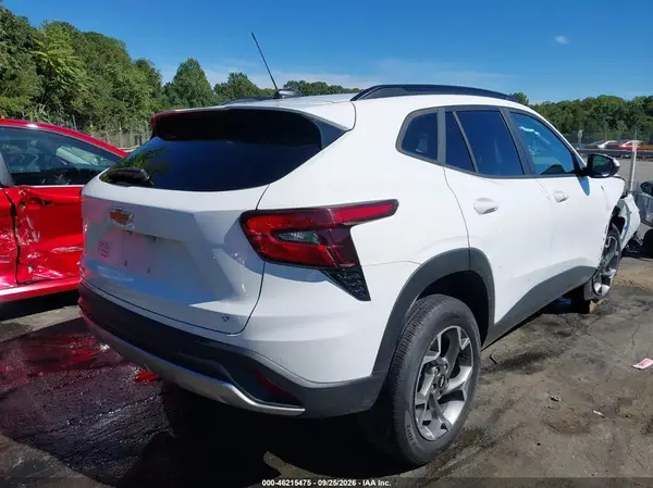 KL77LHEP3SC272924 — 2025 Chevrolet TRAX, фото 4 с аукциона IAAI, Передняя часть справа