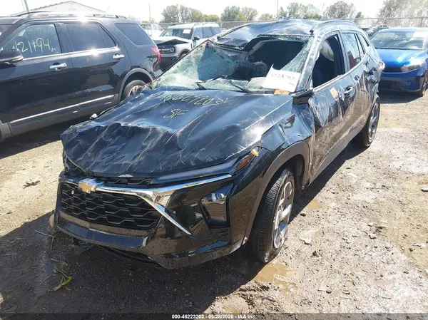 KL77LHEP4SC167289 — 2025 Chevrolet TRAX, фото 2 с аукциона IAAI, Опрокидывание