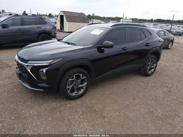 KL77LHEP1SC153401 — 2025 Chevrolet TRAX, фото 2 с аукциона IAAI, Передняя часть справа