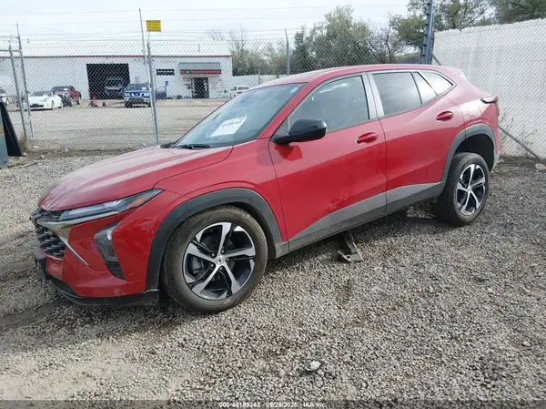 KL77LGEP7TC024963 — 2026 Chevrolet TRAX, фото 2 с аукциона IAAI, Правый бок