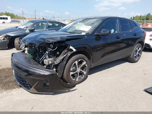 KL77LGEPXTC023547 — 2026 Chevrolet TRAX, фото 2 с аукциона IAAI, Передняя часть