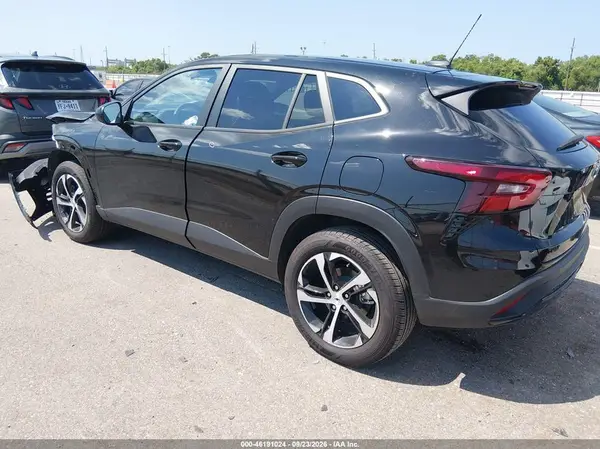 KL77LGEPXTC023547 — 2026 Chevrolet TRAX, фото 3 с аукциона IAAI, Передняя часть