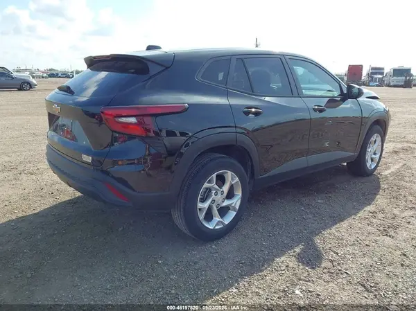 KL77LFEP7TC084607 — 2026 Chevrolet TRAX, фото 4 с аукциона IAAI, Передняя часть