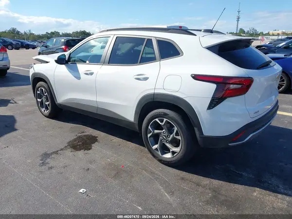 KL77LHEP0TC046695 — 2026 Chevrolet TRAX, фото 3 с аукциона IAAI, Передняя часть