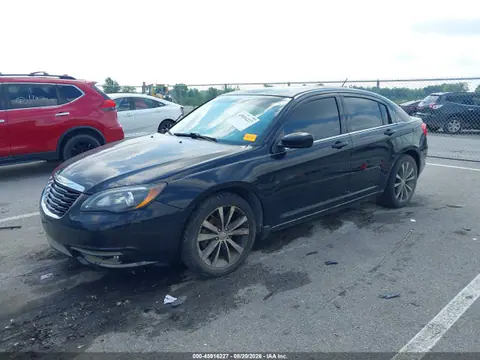 2014 Chrysler 200 Limited VIN 1C3CCBCG9EN191733 фото 2