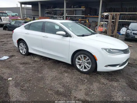 1C3CCCAB3FN742222 — 2015 Chrysler 200 Limited, Пресная вода (Fresh Water), фото до ремонта