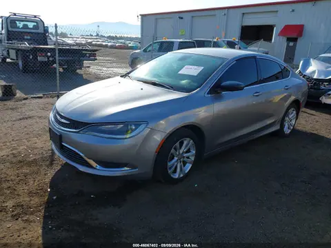 2015 Chrysler 200 Limited VIN 1C3CCCAB0FN723952 фото 2