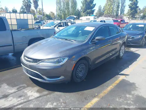 2016 Chrysler 200 Limited VIN 1C3CCCAB9GN107863 фото 2
