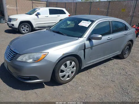 2014 Chrysler 200 LX VIN 1C3CCBAB4EN122679 фото 2