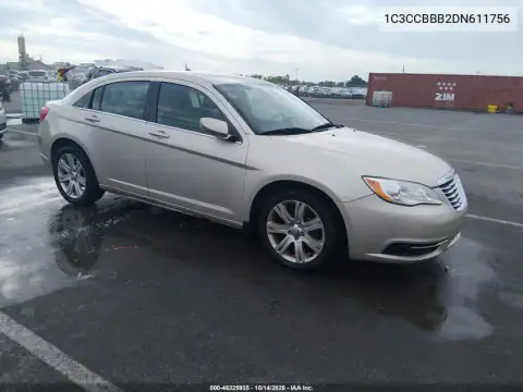 1C3CCBBB2DN611756 — 2013 Chrysler 200, фото 2 с аукциона IAAI, Задняя часть слева