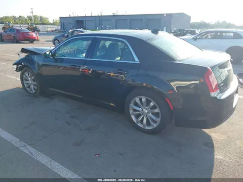 2017 Chrysler 300 Limited Awd VIN 2C3CCARG7HH506866 фото 3