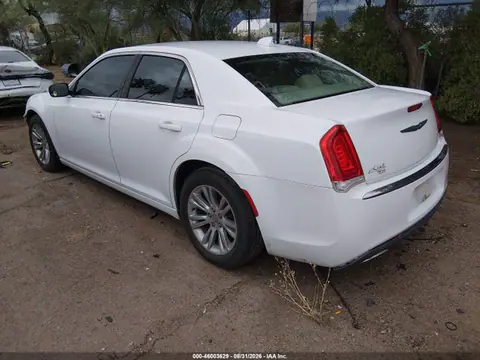 2015 Chrysler 300 Limited VIN 2C3CCAAG8FH802102 фото 3