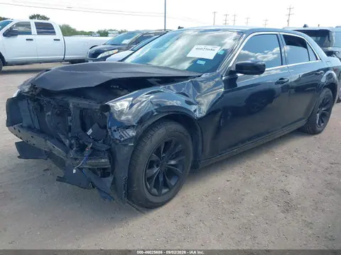 2015 Chrysler 300 Limited VIN 2C3CCAAG7FH792520 фото 2
