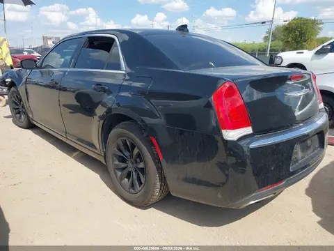 2015 Chrysler 300 Limited VIN 2C3CCAAG7FH792520 фото 3