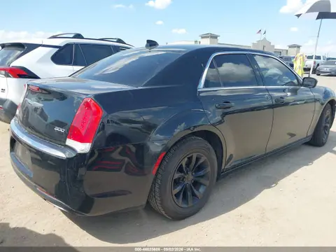 2015 Chrysler 300 Limited VIN 2C3CCAAG7FH792520 фото 4