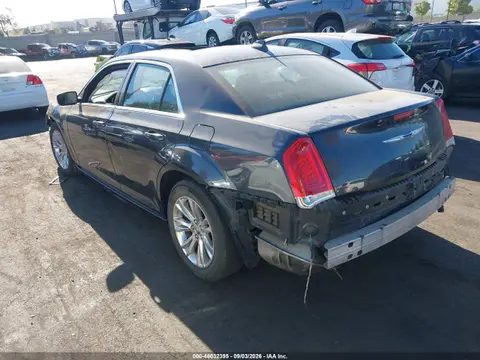 2017 Chrysler 300 Limited VIN 2C3CCAAG2HH577033 фото 3