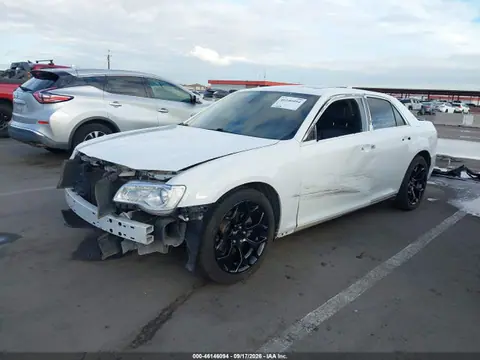 2020 Chrysler 300 Limited VIN 2C3CCAEGXLH128041 фото 2