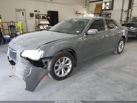 2018 Chrysler 300 Touring VIN 2C3CCAAG4JH275166 фото 2
