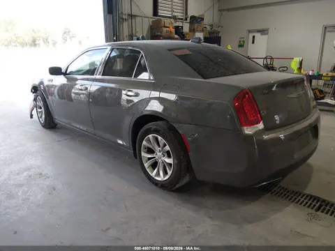 2018 Chrysler 300 Touring VIN 2C3CCAAG4JH275166 фото 3