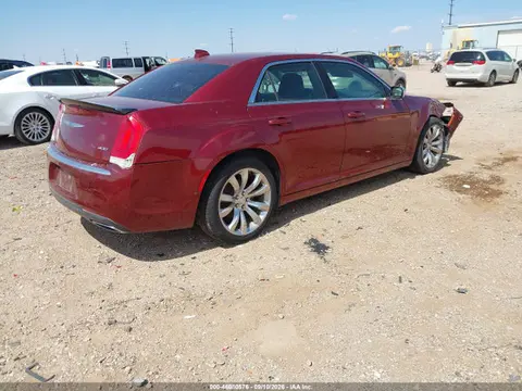 2018 Chrysler 300 Touring VIN 2C3CCAAG1JH293964 фото 4
