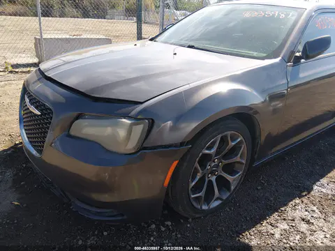 2015 Chrysler 300 300S VIN 2C3CCABG4FH781036 фото 6