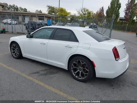 2018 Chrysler 300 VIN 2C3CCABG1JH192342 фото 3